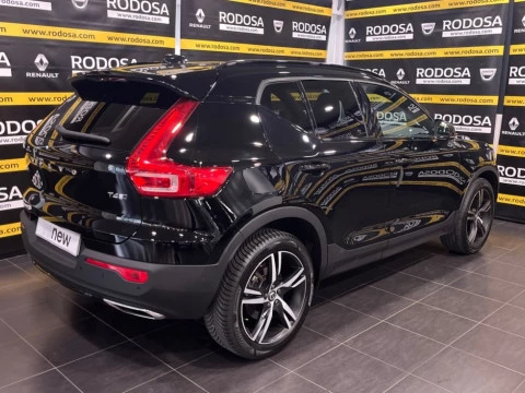 Volvo XC40 2.0 T4 R-Design Auto