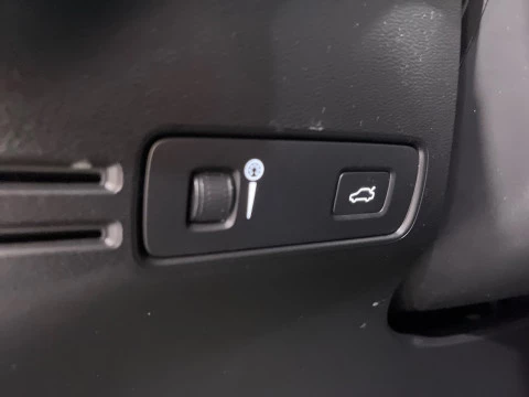 Volvo XC40 2.0 T4 R-Design Auto