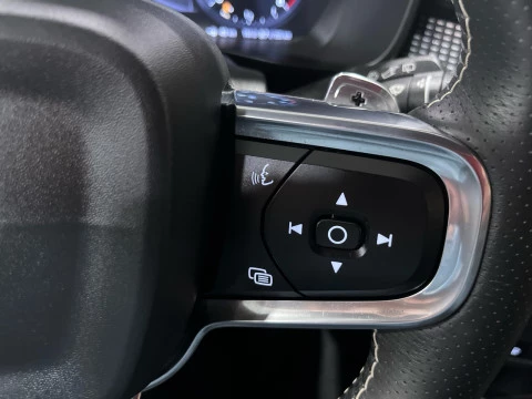 Volvo XC40 2.0 T4 R-Design Auto