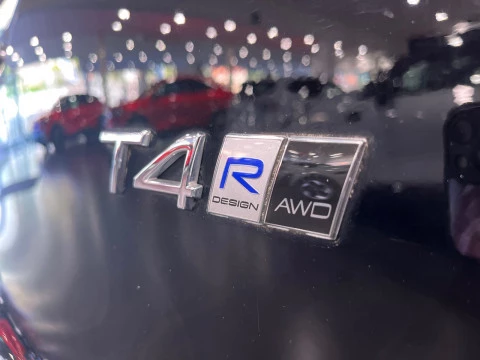 Volvo XC40 2.0 T4 R-Design Auto