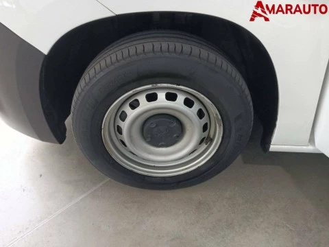 Peugeot Partner   Standard 600kg BlueHDi 73kW Pro