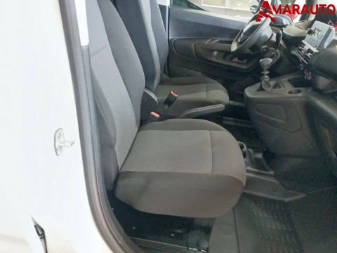 Peugeot Partner   Standard 600kg BlueHDi 73kW Pro