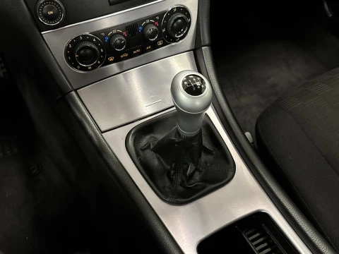 Mercedes-Benz Clase C C 180 K Sport Edition 105 kW (143 CV)