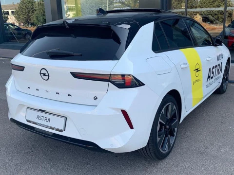 Opel Astra 5P Electric GS 54kWh 156 CV (115kW) Opel Astra 5P Electric GS 54kWh 156 CV (115kW)