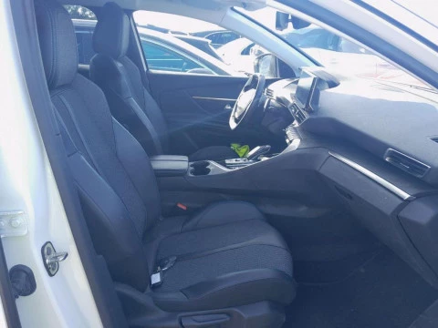 Peugeot 3008 Hybrid 225 e-EAT8 Allure