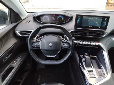 Peugeot 3008 Hybrid 225 e-EAT8 Allure