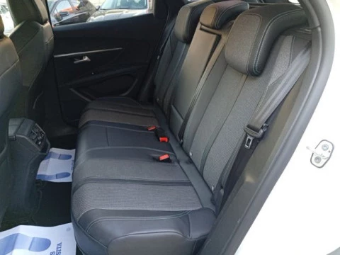 Peugeot 3008 Hybrid 225 e-EAT8 Allure