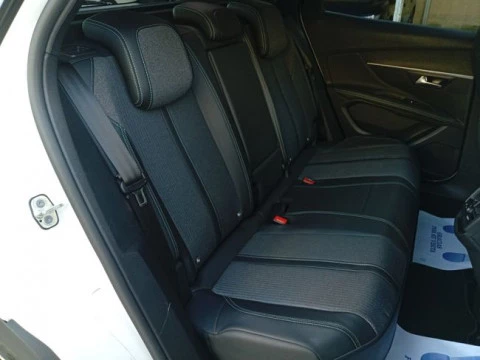 Peugeot 3008 Hybrid 225 e-EAT8 Allure