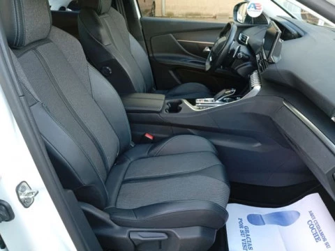 Peugeot 3008 Hybrid 225 e-EAT8 Allure