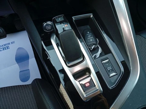 Peugeot 3008 Hybrid 225 e-EAT8 Allure