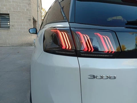 Peugeot 3008 Hybrid 225 e-EAT8 Allure