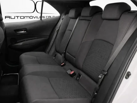 Asientos traseros del Corolla 1.8 122CV ActiveTech.
