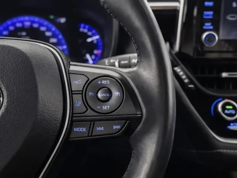 Manos izquierdos del volante multifunción del Corolla 1.8 122CV ActiveTech.