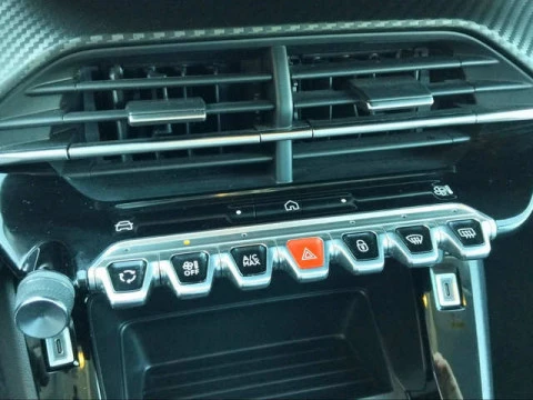 Peugeot 208 PureTech 100 Active 75 kW (100 CV)