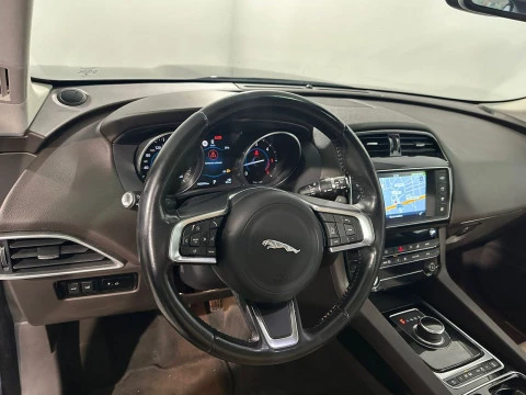 Jaguar F-Pace 2.0D I4  PURE AUT 180