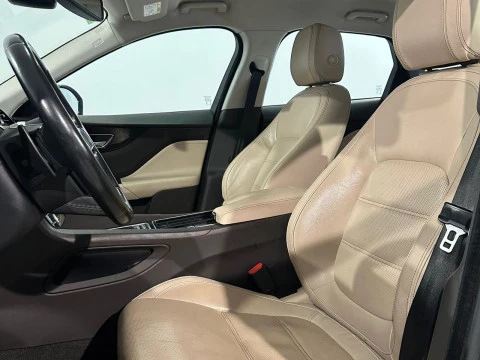 Jaguar F-Pace 2.0D I4  PURE AUT 180