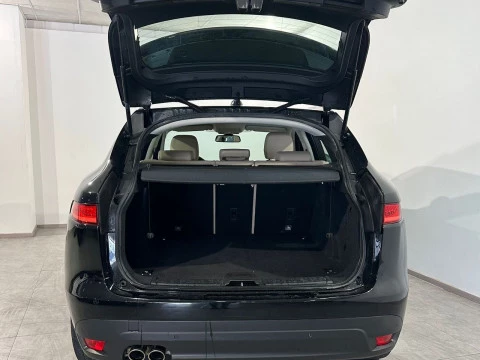 Jaguar F-Pace 2.0D I4  PURE AUT 180