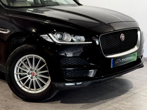 Jaguar F-Pace 2.0D I4  PURE AUT 180