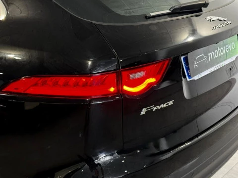 Jaguar F-Pace 2.0D I4  PURE AUT 180