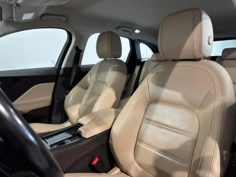 Jaguar F-Pace 2.0D I4  PURE AUT 180