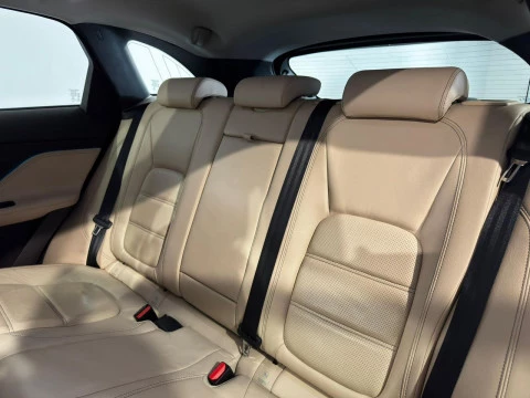 Jaguar F-Pace 2.0D I4  PURE AUT 180