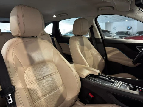 Jaguar F-Pace 2.0D I4  PURE AUT 180