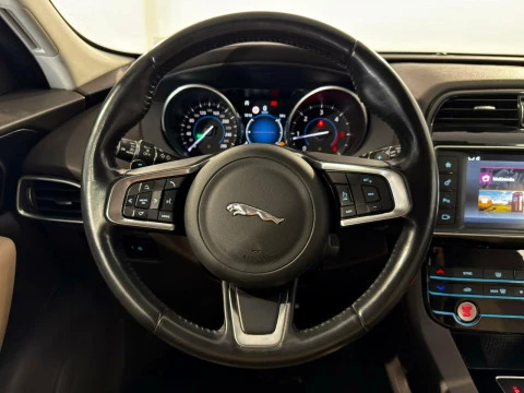 Jaguar F-Pace 2.0D I4  PURE AUT 180