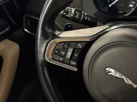 Jaguar F-Pace 2.0D I4  PURE AUT 180