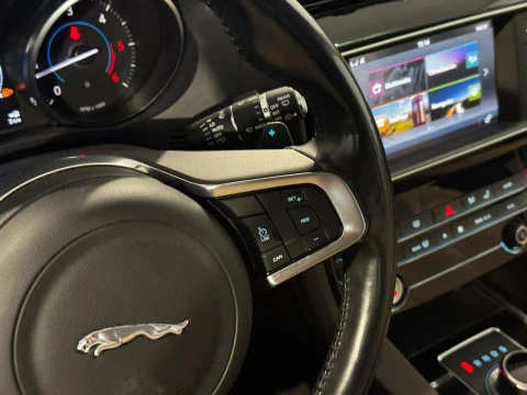 Jaguar F-Pace 2.0D I4  PURE AUT 180