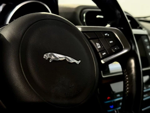 Jaguar F-Pace 2.0D I4  PURE AUT 180