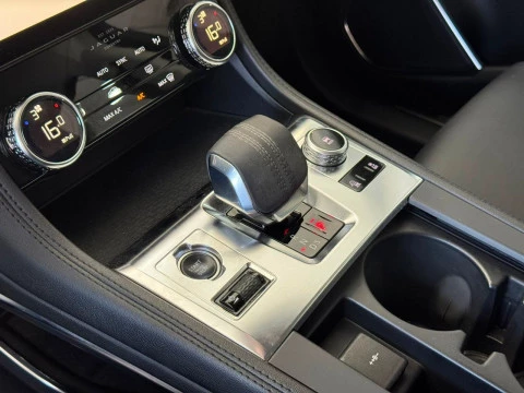 Jaguar F-Pace 2.0D L4 MHEV R-DYNAMIC SE AUT. AWD 163