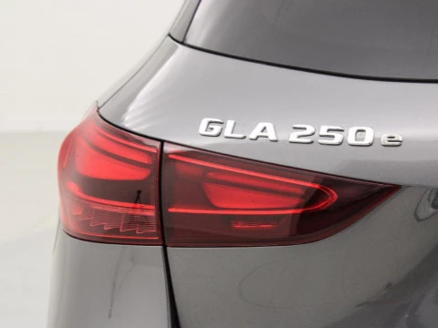 Mercedes-Benz GLA 1.3 GLA 250 E DCT 218 5P
