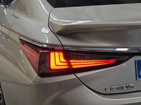 Lexus ES 2.5 300h Premium