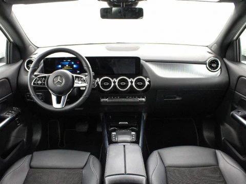 Mercedes-Benz GLA 1.3 GLA 180 DCT 136 5P