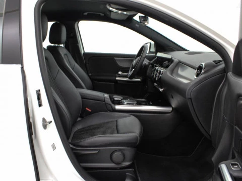 Mercedes-Benz GLA 1.3 GLA 180 DCT 136 5P