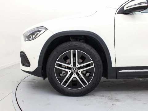 Mercedes-Benz GLA 1.3 GLA 180 DCT 136 5P