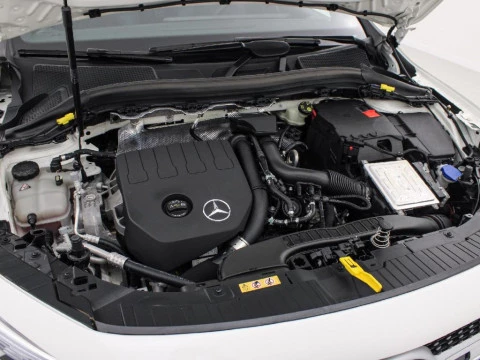 Mercedes-Benz GLA 1.3 GLA 180 DCT 136 5P