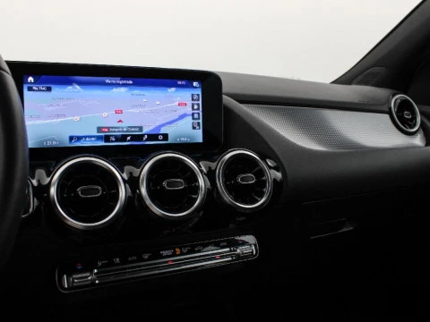 Mercedes-Benz GLA 1.3 GLA 180 DCT 136 5P