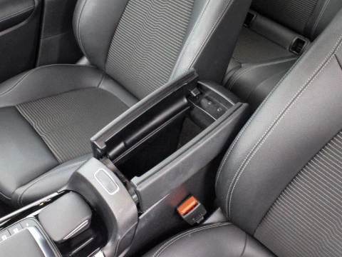 Mercedes-Benz GLA 1.3 GLA 180 DCT 136 5P
