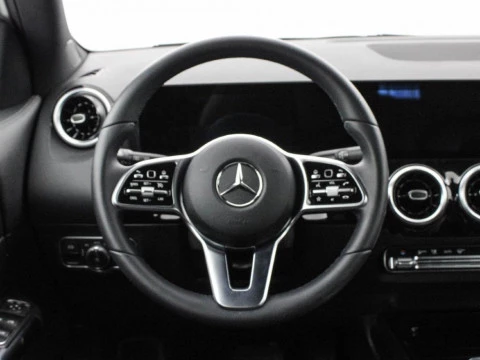 Mercedes-Benz GLA 1.3 GLA 180 DCT 136 5P