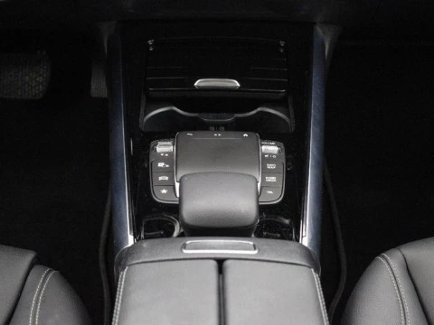 Mercedes-Benz GLA 1.3 GLA 180 DCT 136 5P