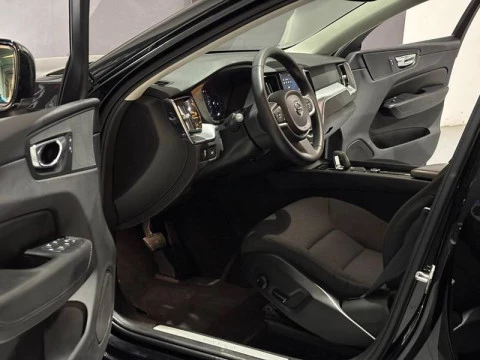 Volvo XC60 2.0 B4 D Momentum Pro Auto