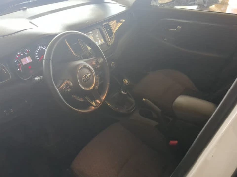 Kia Carens 1.6 GDi 99kW (135CV) Drive