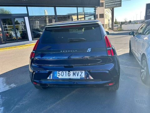 Renault R5 E-Tech Renault 5 E-Tech Iconic cinq autonomia confort 110 kW