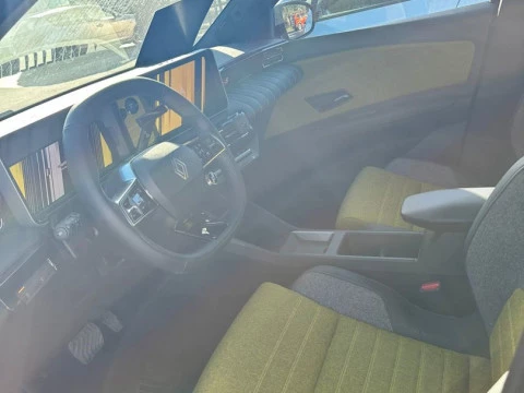 Renault R5 E-Tech Renault 5 E-Tech Iconic cinq autonomia confort 110 kW