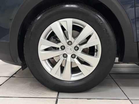 Peugeot 5008 1.2L PureTech SANDS Active EAT8 96 kW (130 CV)