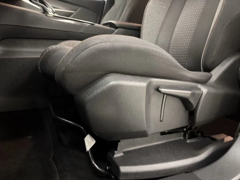 Peugeot 5008 1.2L PureTech SANDS Active EAT8 96 kW (130 CV)