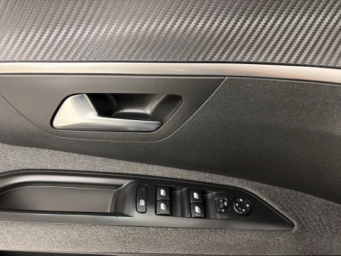 Peugeot 5008 1.2L PureTech SANDS Active EAT8 96 kW (130 CV)