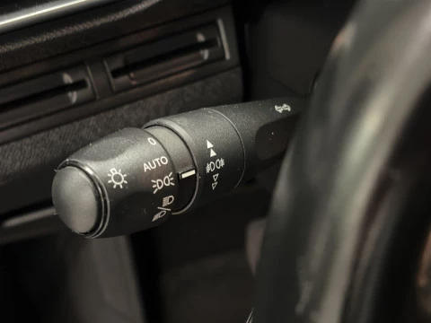 Peugeot 5008 1.2L PureTech SANDS Active EAT8 96 kW (130 CV)