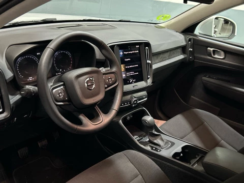 Volvo XC40 1.5 T3 MOMENTUM CORE 163 5P